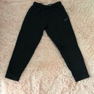 Nike sweatpants (NEEDS TO BE SOLD FAST)